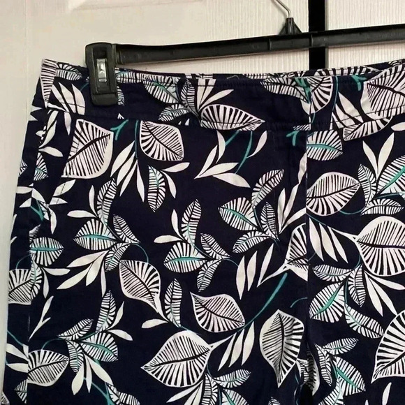 Recreation navy & white leaf shorts - Picture 3 of 11